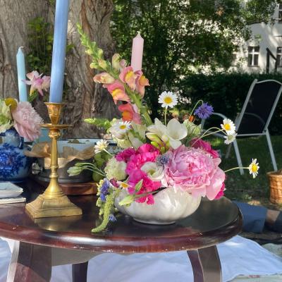 table floral centrepiece snapgradon peonie 